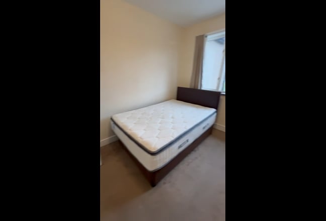 Delightful Two Bed Flat Close To Tube Main Photo
