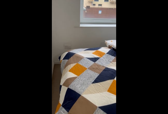 A room in a 2- bed apartment  Main Photo