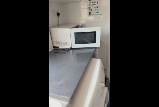 One room  available   in a 3 bedroom flat Main Photo