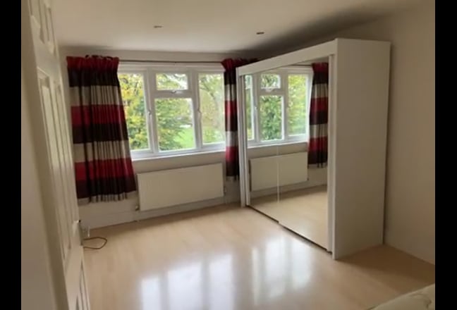 Spacious Loft Room  Main Photo
