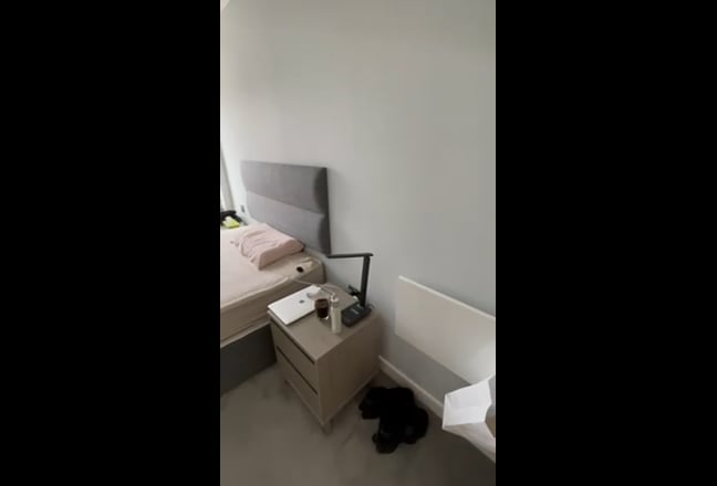 Spacious En-suite Room available  Main Photo
