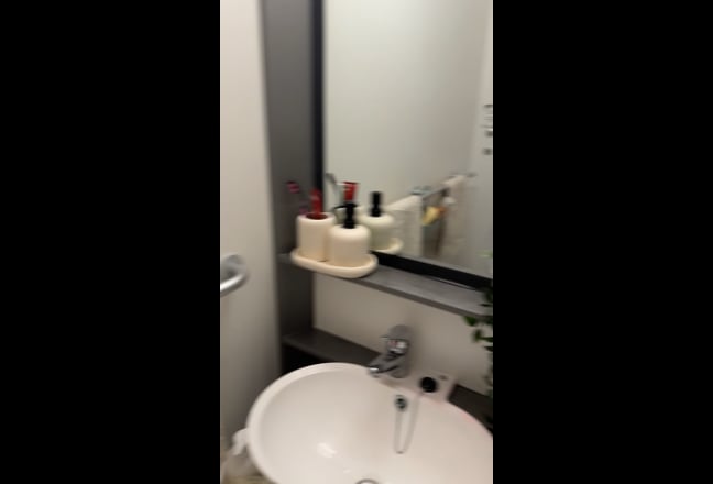 Charlton court (£219.26 per week) room available Main Photo