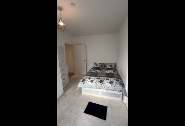 🔥Elegant Spacious RM 🔥Spectacular London Views🔥 Main Photo