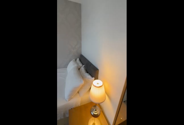38) Large Double Room | New Refurb | Big Balcony  Main Photo