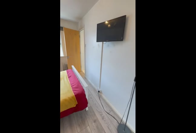 🌟 Ensuite Room in Westferry – Modern 5-Bed Flatsh Main Photo