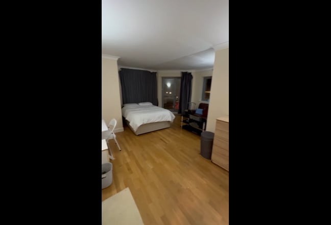 Two large rooms (one en-suite) in Croydon  Main Photo