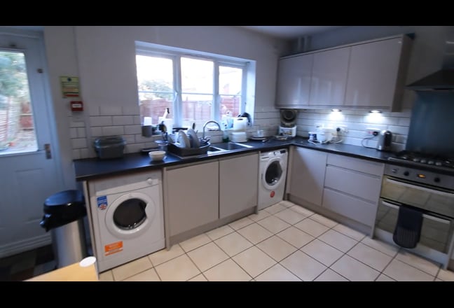 Room to let near Royal Berkshire Hospital Main Photo