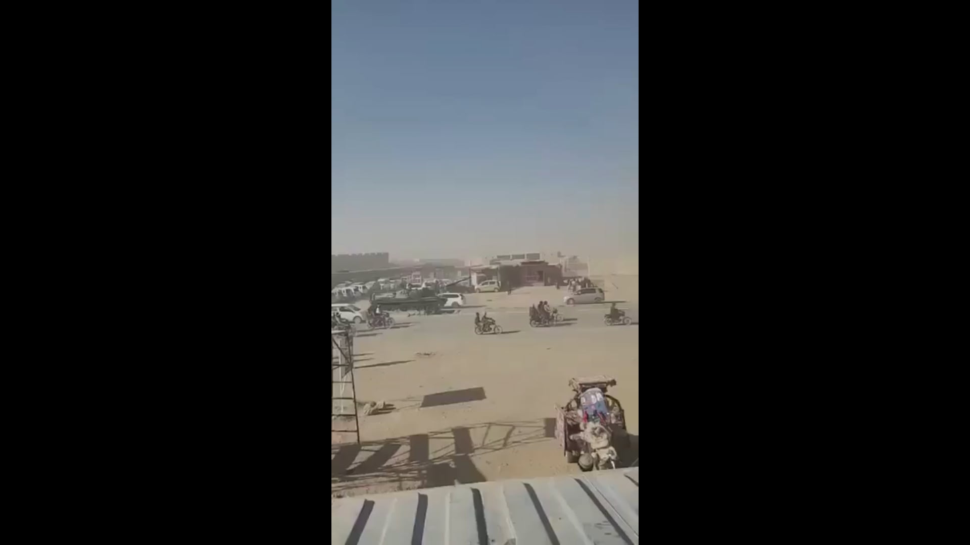 अफगानिस्तान-तालिबान प्रशासन का कहना है कि पाकिस्तान के खिलाफ जवाबी कार्रवाई में अफगान बलों ने कई पाकिस्तानी सैनिकों को मार गिराया है उनकी चौकियों पर अफगान बलों ने कब्जा कर लिया है। हथियार और टैंक भी अफगान सैनिकों के हाथ लग गए हैं।#politics