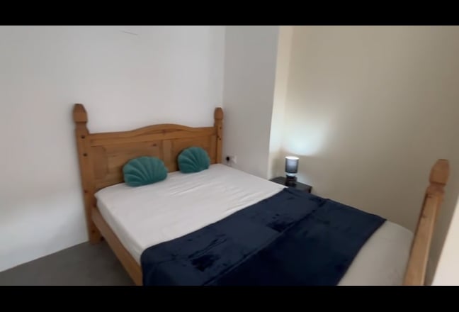  Large  room  in  Failsworth  -  M35  Main Photo