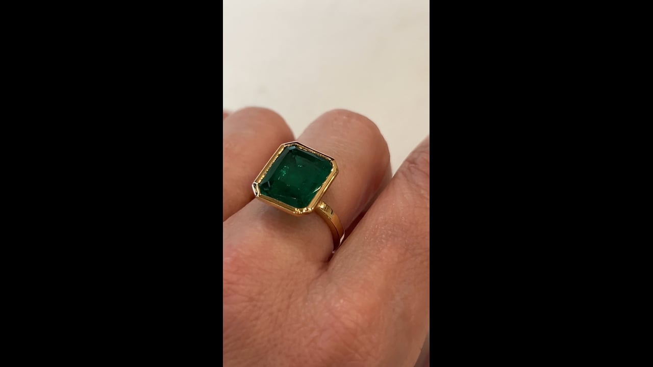 ⭐️エメラルドです⭐️ 6.01 Emerald Cut Emerald in 18k Yellow Gold – Filigree Jewelers