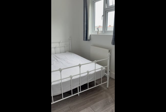 Bright Spacious Double Room Main Photo