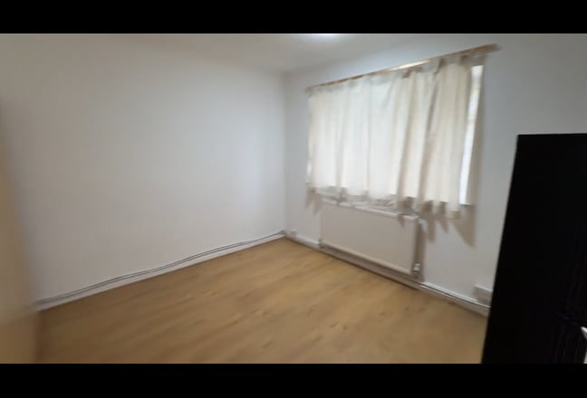 Whole 2 bed flat to rent near Wallington station Main Photo