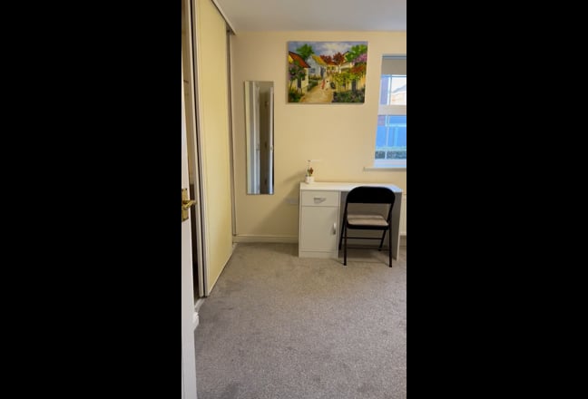 Spacious double room with en-suite in Eastleigh Main Photo