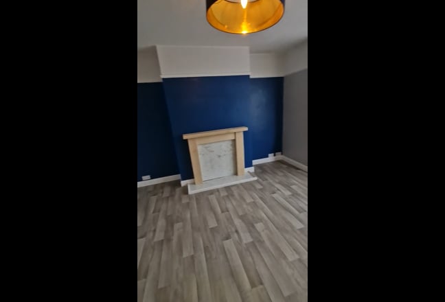 Very Large Bright Room with Bay Window  Main Photo