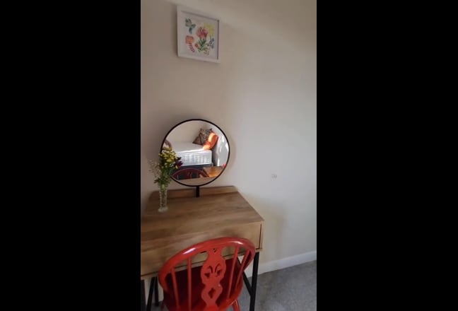2 Bright Rooms in Peaceful Home, GU16. (Couple OK) Main Photo