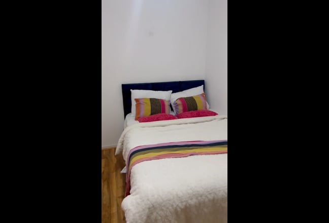 Spacious Double Room with Balcony | Great Greenwic Main Photo
