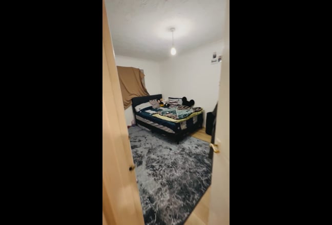 Bright room in flat- Ideal for a professional Main Photo