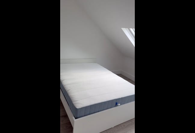 Excellent en-suites in a cozy house  Main Photo