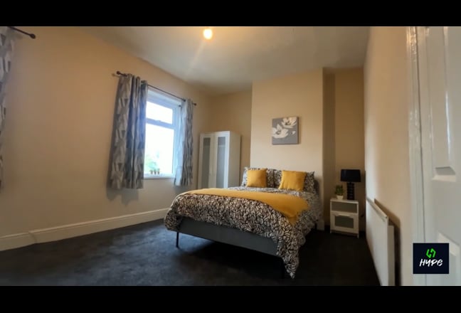 🚗 Rooms close to the A50 on King Street 🚙 Main Photo