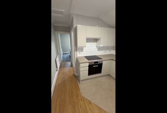 Refurbished Studio Flat SE18 7Qe Main Photo