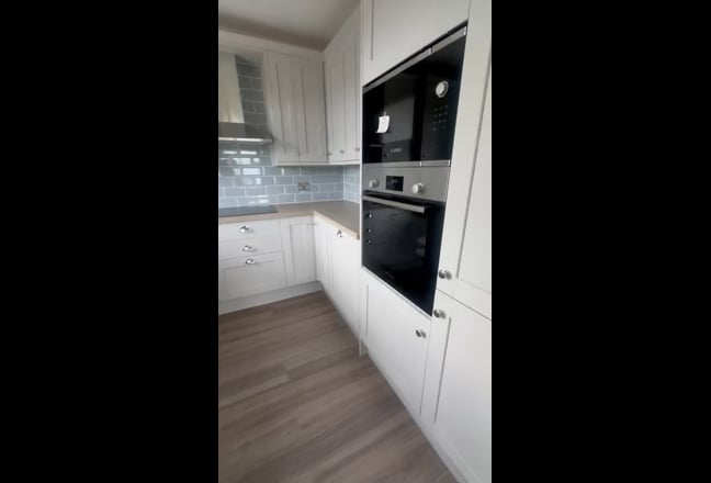 Refurbished 2 Bedroom Flat  Main Photo