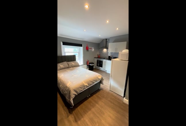 Top Quality  Self Contained Studio to Rent Main Photo