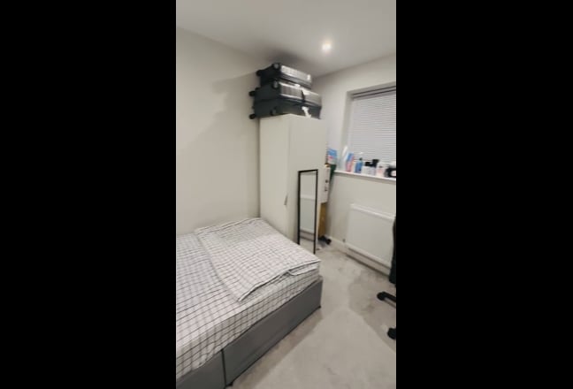1 EN-SUITE Bedroom  & 1 double bedroom available Main Photo