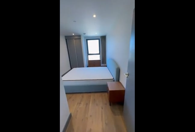 Looking for female roommate in a double room Main Photo