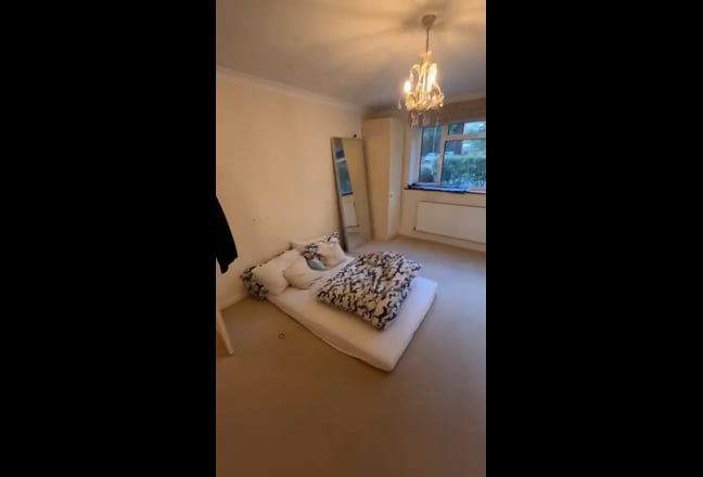 1 Double Bedroom - Holders Hill Rd, NW4  Main Photo
