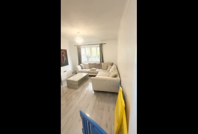 STYLISH 2Bed Flat with Flexible Layout – Islington Main Photo