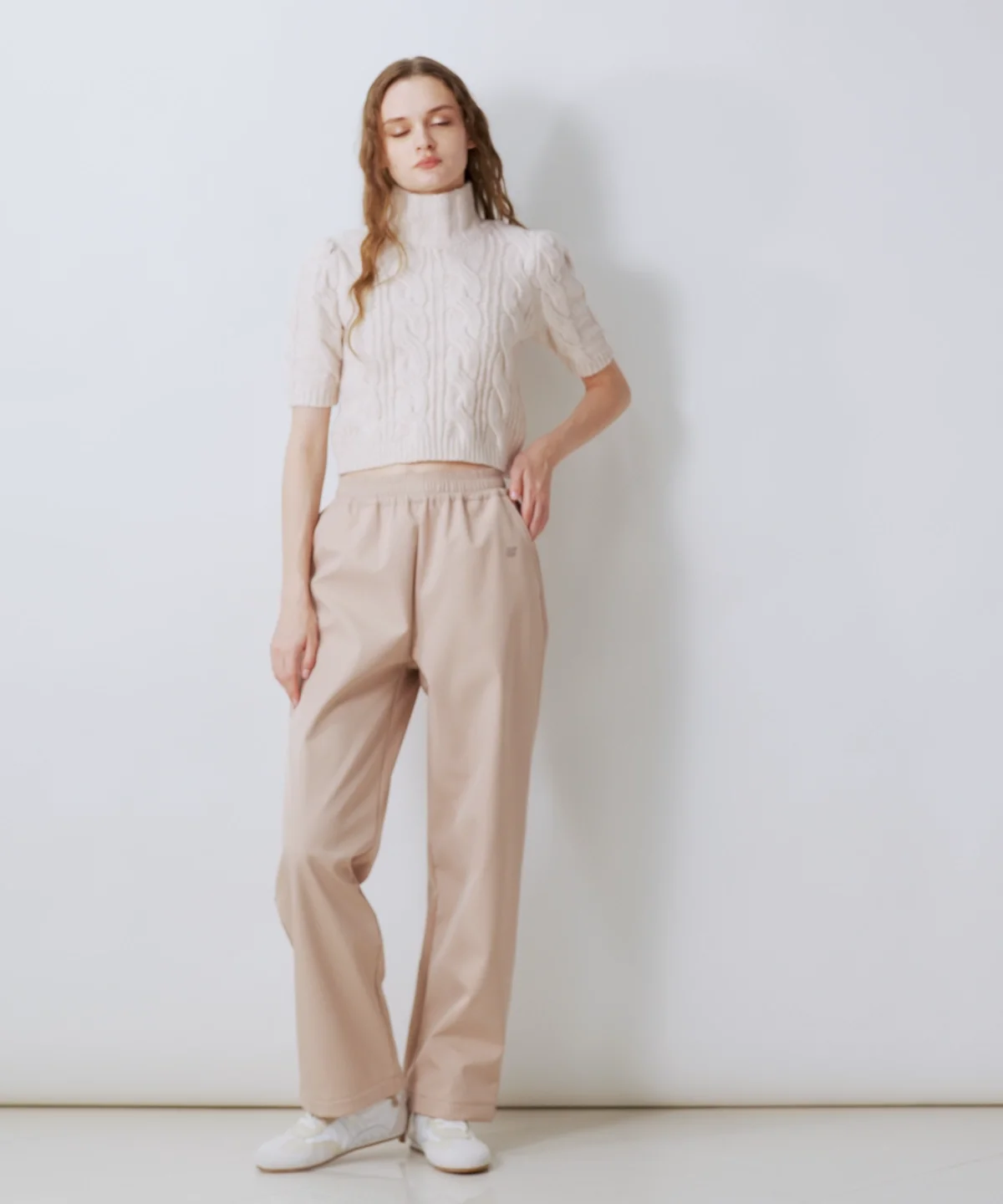 ESSENTIAL / 片畦ケーブルショートニット TOPS Night STORE | ダブル