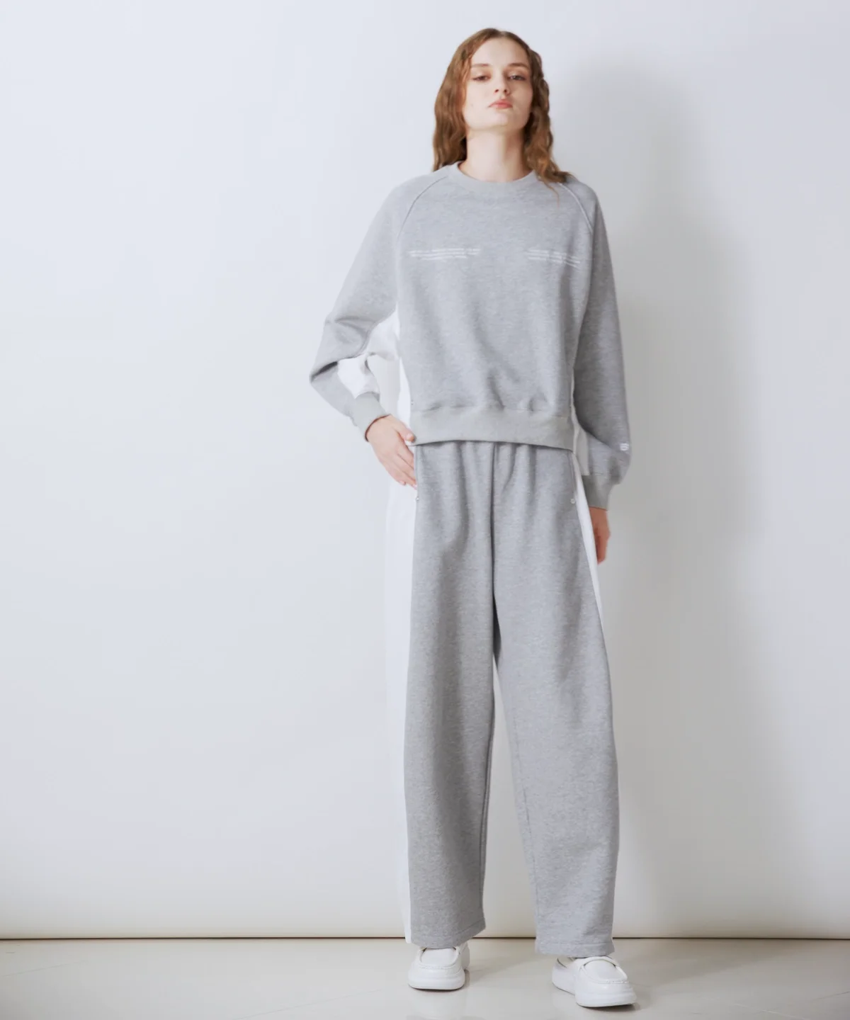 【オフホワイト】タフタドッキングジャージプルオーバー ESSENTIAL / 裏毛タフタドッキングプルオーバー TOPS Night STORE