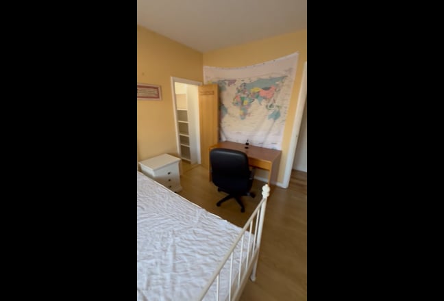 Double bedroom with inbuilt wardrobe  Main Photo