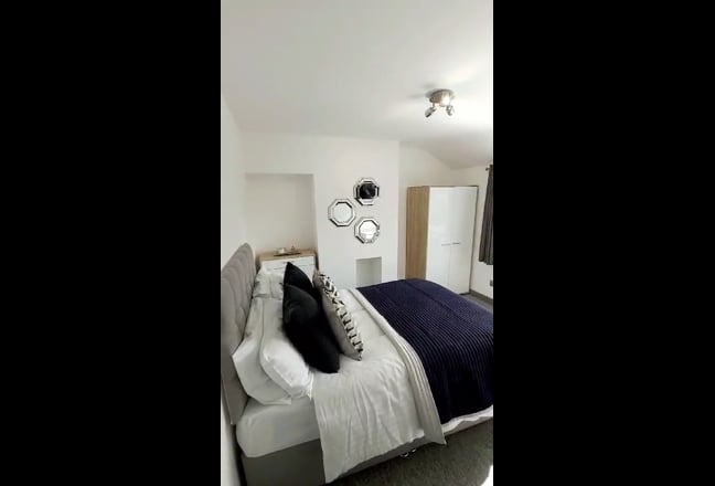 Large Double Room Available- All Bills included  Main Photo
