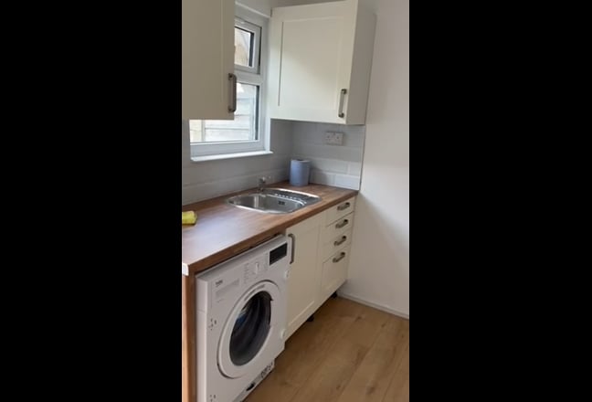 Lovely Studio to let in Edmonton  Main Photo