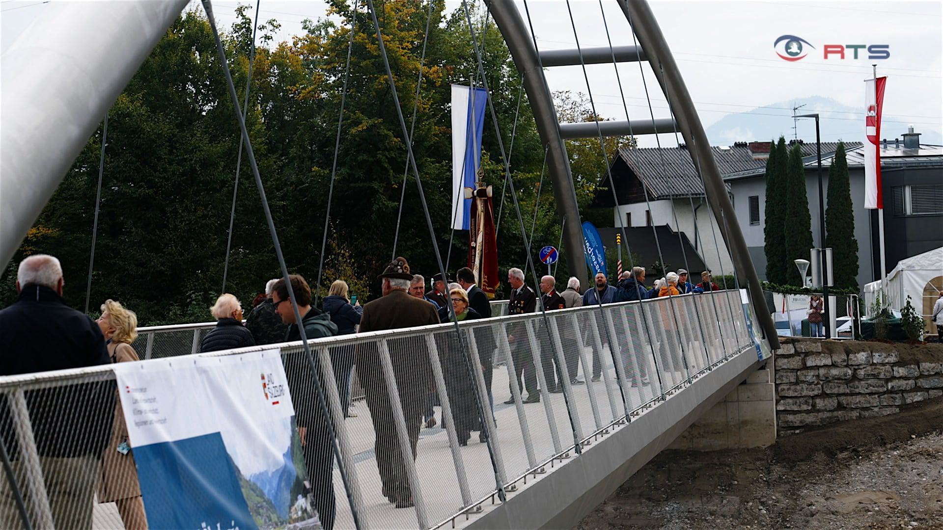 grenzuebergreifender-hochwasserschutz-salzburg-und-bayern-feiern-eroeffnung-des-neuen-siezenheimersteg