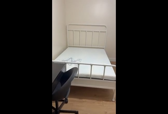 Double En-Suit Large Room newly Refurbished House Main Photo