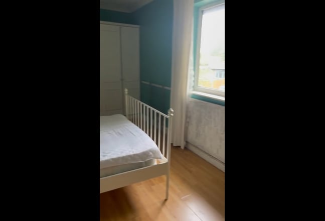 Room over garden Main Photo