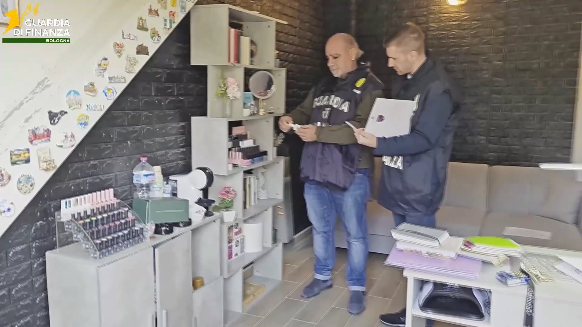 Estetista abusiva lavorava in garage dell’Acer. Scoperta dalla Guardia di Finanza