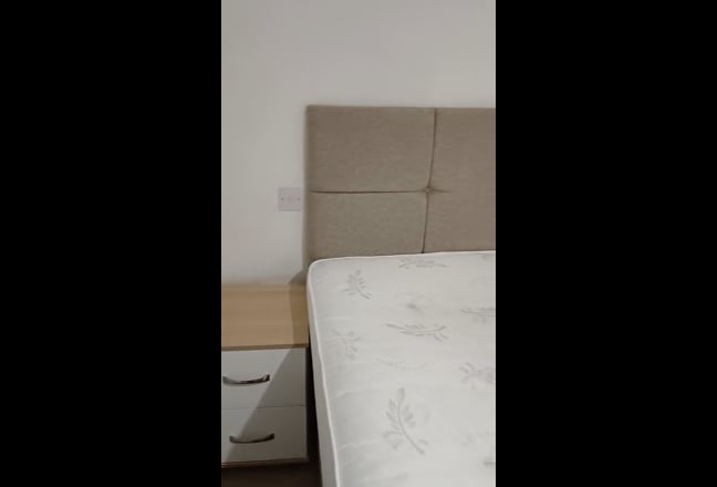 En-suit double bedroom near QMC, Boots, UON Main Photo
