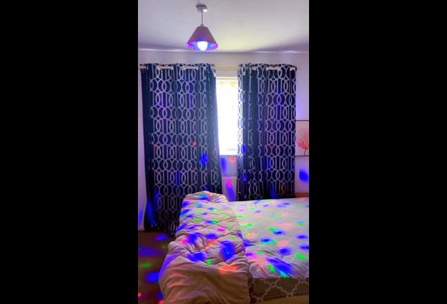 Spacious double room near Gatwick Airport/Prime Lo Main Photo