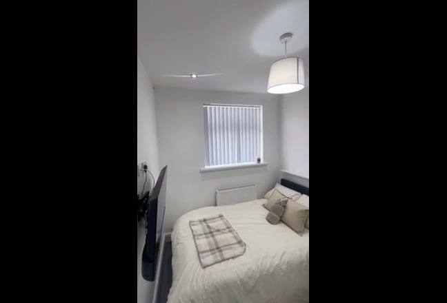 Double Room with smart tv- All bills incl‼️ Main Photo