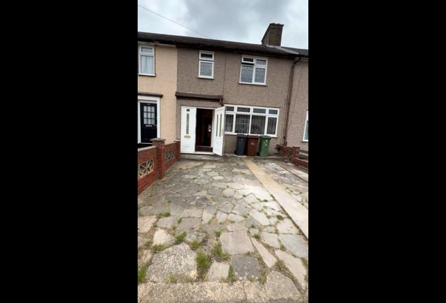 3-Bedroom House – 7 Minutes from Becontree Station Main Photo