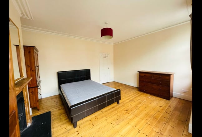 Bright, spacious double room in Archway  Main Photo