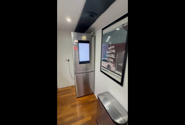 Bright 1-Bed Duplex with Mezzanine in Wapping Main Photo