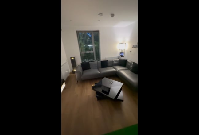 Beautiful Flat KingSize Room Ensuite Gym Concierge Main Photo