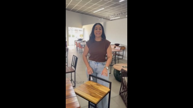 Banqueta Santos - Feito em alumínio e madeira TEKA