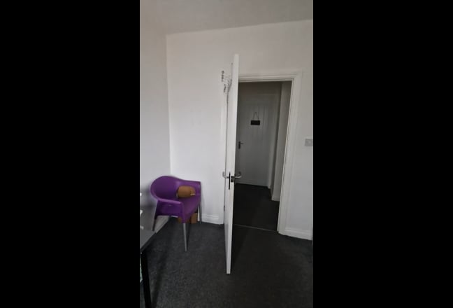 Double room and study room available for £467  Main Photo