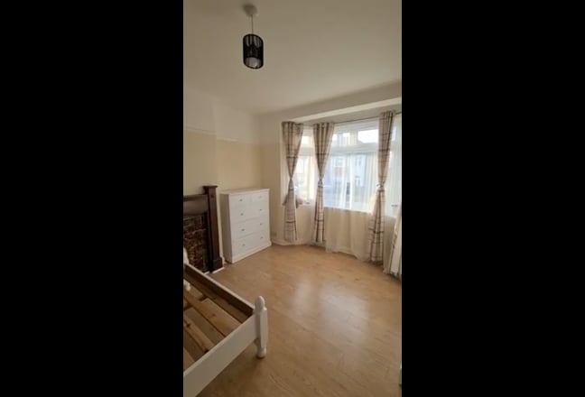 Large room in a quiet residential lewisham area  Main Photo