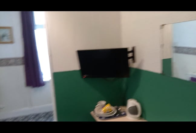 Ensuite room to let Main Photo